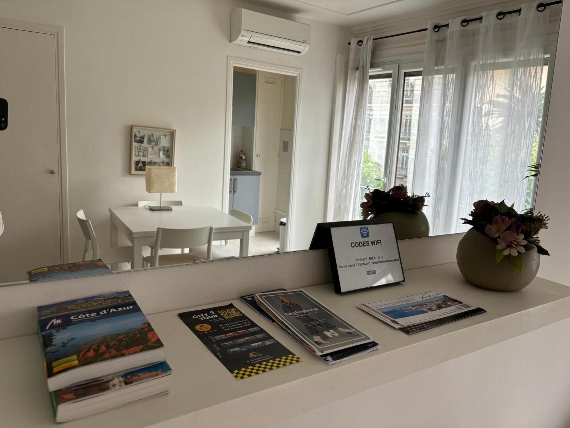 Bel Appartement De Gill Centre Ville Ницца Экстерьер фото